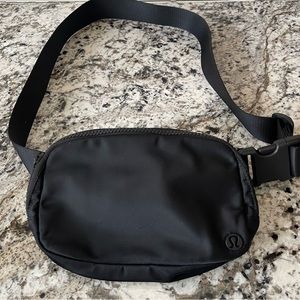 Lululemon Everywhere Belt Bag